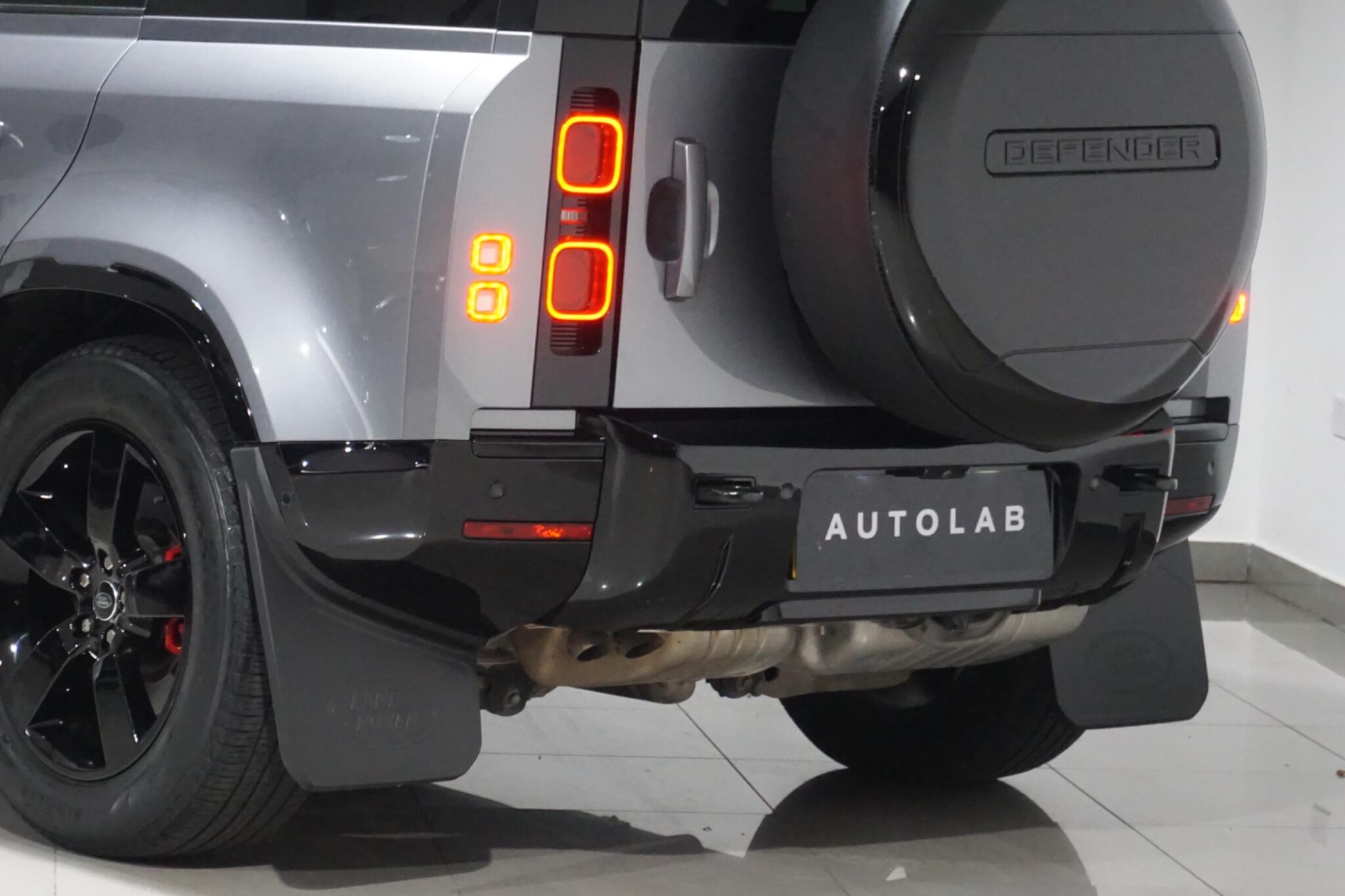 Land Rover Defender 110 3.0 D250 MHEV X-Dynamic SE SUV 5dr Diesel Auto 4WD Euro 6 (s/s) (250 ps)